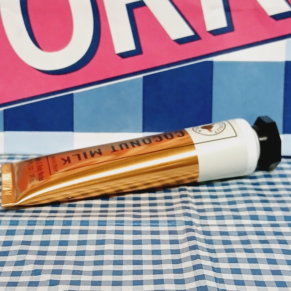 Bath and Body Works Coconut Milk Hand Cream - Picture 3 of 3